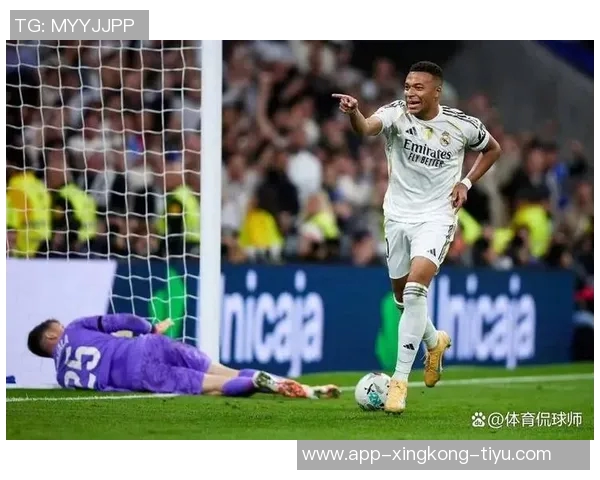 姆巴佩父亲参与戛纳传奇赛齐达内维埃拉德尚等巨星同场竞技 姆巴佩父亲参与戛纳传奇赛齐达内维埃拉德尚等巨星同场竞技