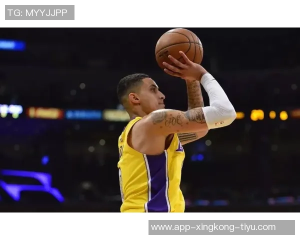 波斯特表现出色八投四中贡献十分三篮板四助攻三分球命中率高达五成