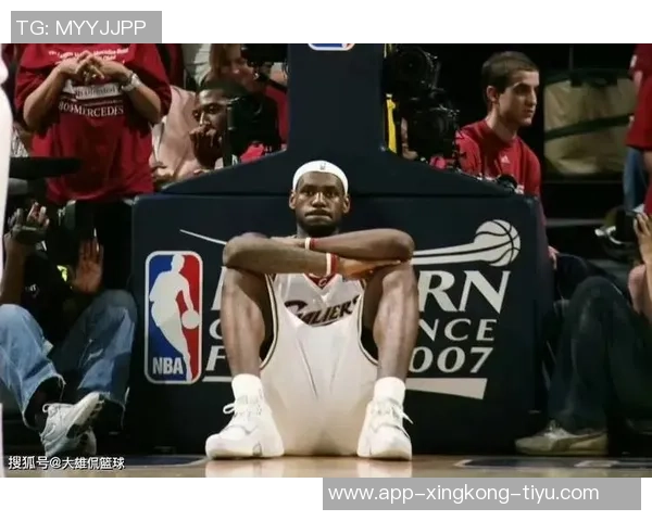 詹姆斯谈球队表现强调关键球能力并称赞第三节表现出色 詹姆斯谈球队表现强调关键球能力并称赞第三节表现出色